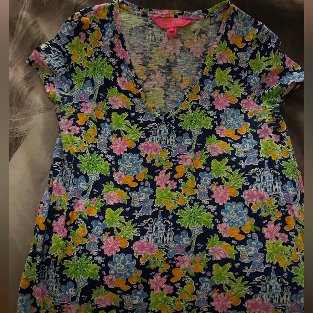 Lilly Pulitzer Disney Etta V Neck T-Shirt Navy Size M